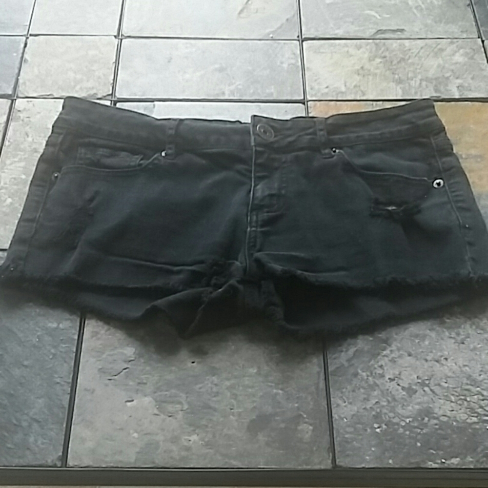 4/20 Bullhead Black distressed shorts